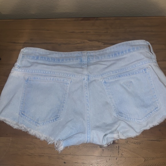 Authentic Guess denim shorts - Picture 3 of 3
